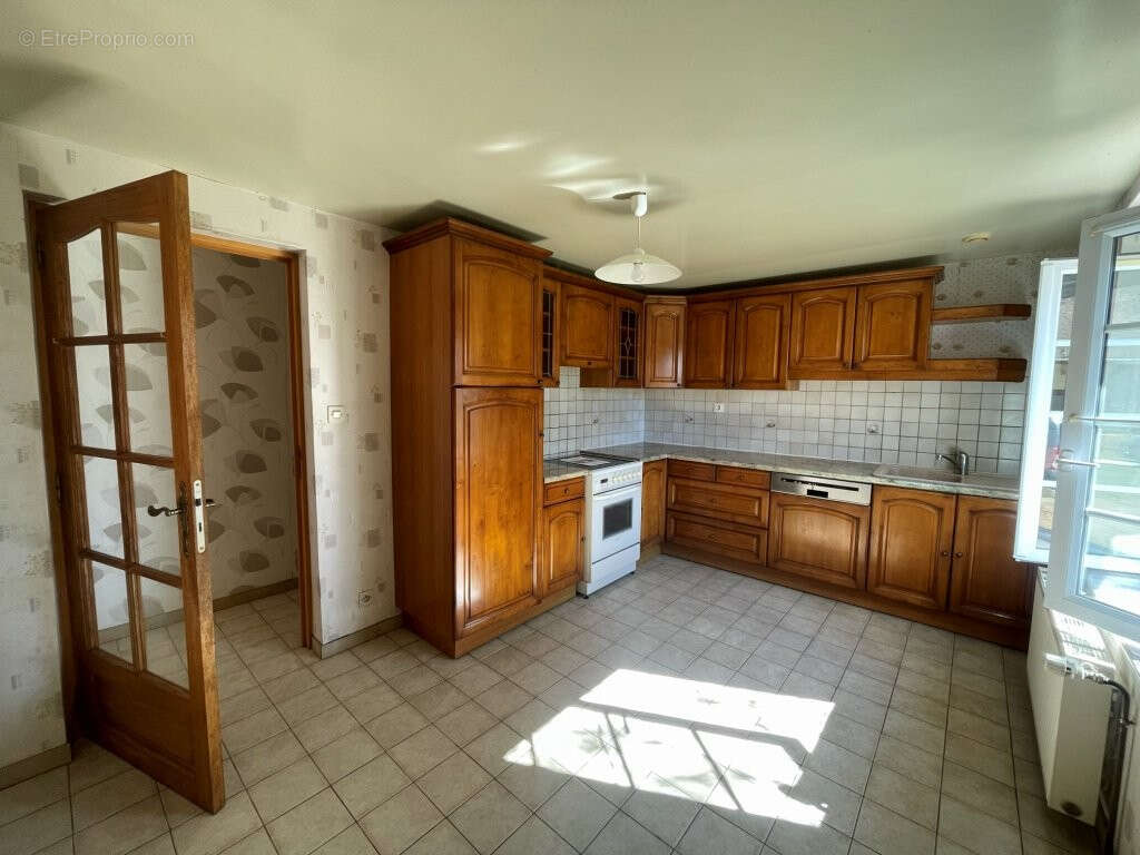 Maison à LA BAZOCHE-GOUET