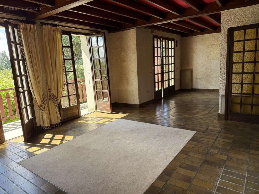 Maison à ONET-LE-CHATEAU