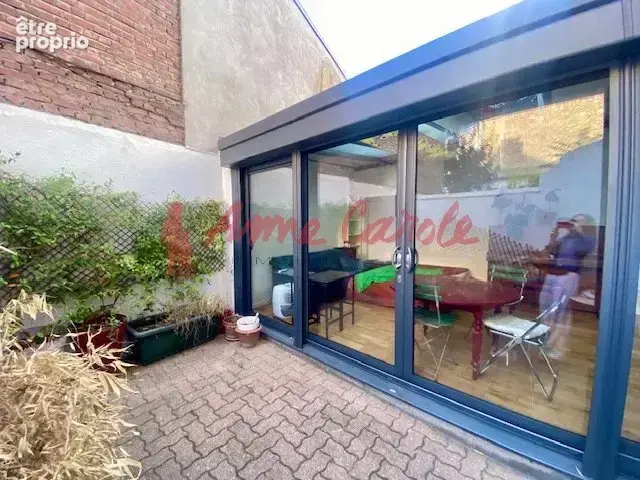 En rez-de-chaussée sur cour privative de 20m2 avec 2 caves - photo 3