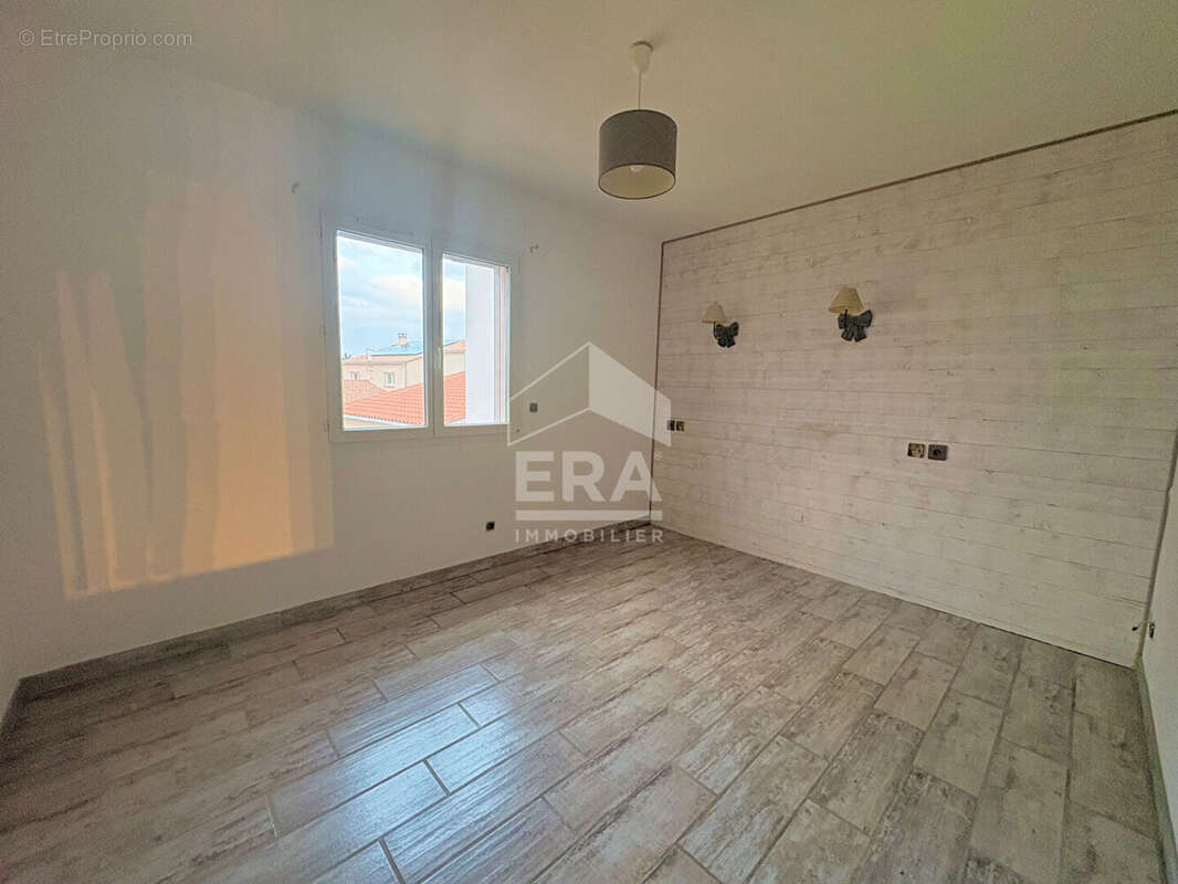 Maison à VILLELONGUE-DELS-MONTS