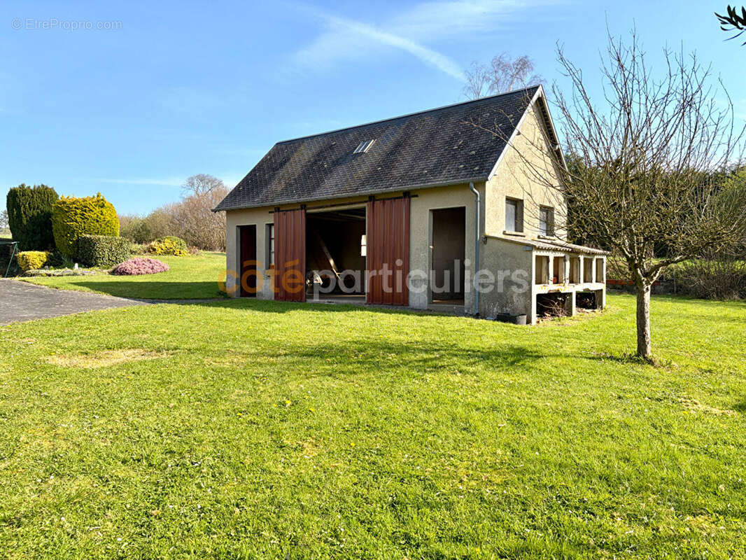 Maison en pierre avec dépendances et fort potentiel à 5 min de Saint-Lô - photo 2