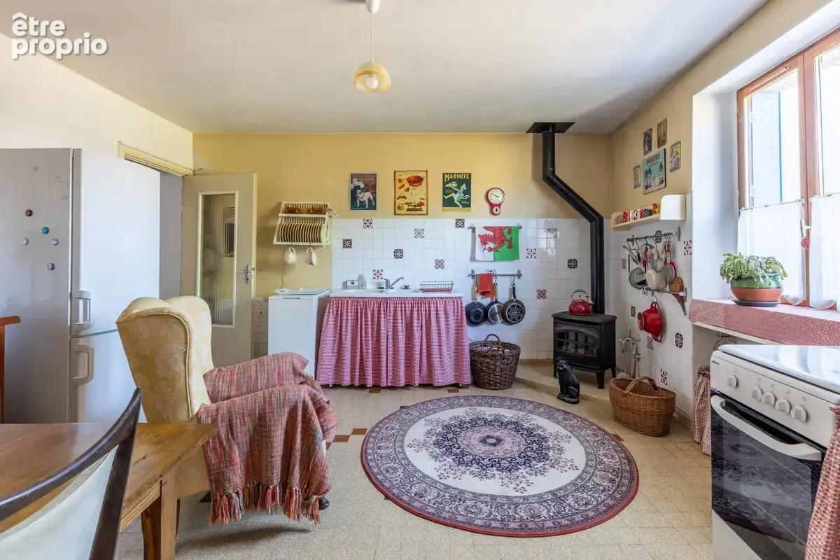 Naves 03330 -maison pierre-terrain- garage-atelier 119 000 euros fai - photo 3