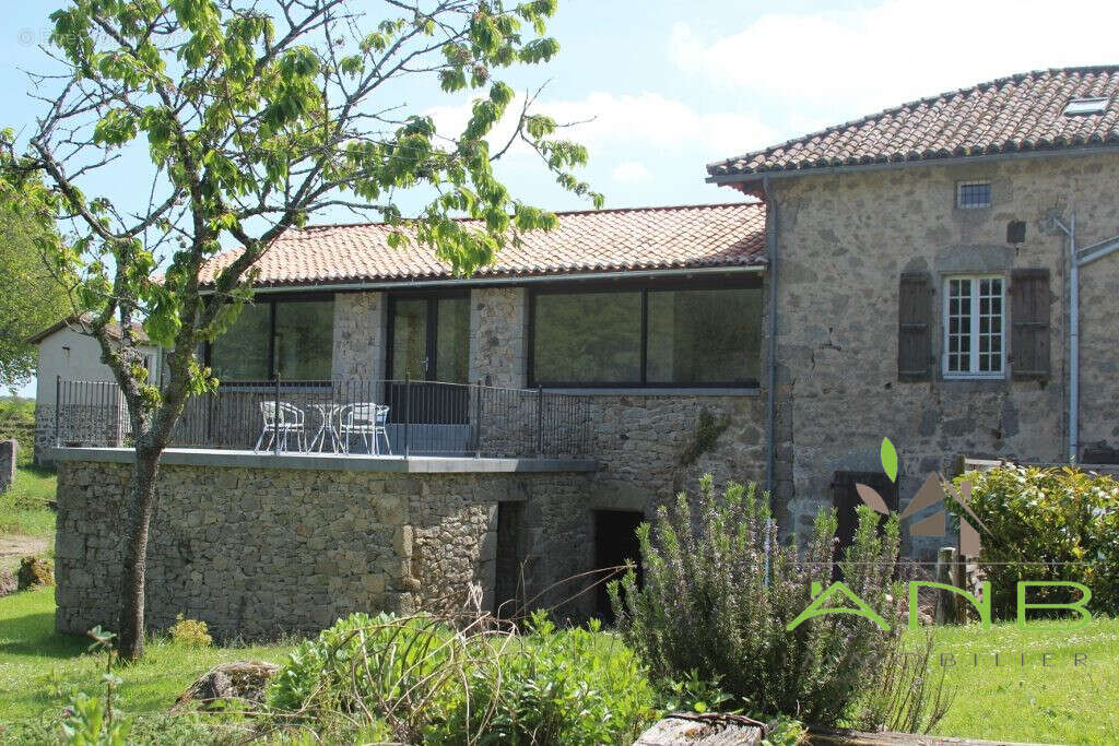 Maison à BUSSEROLLES