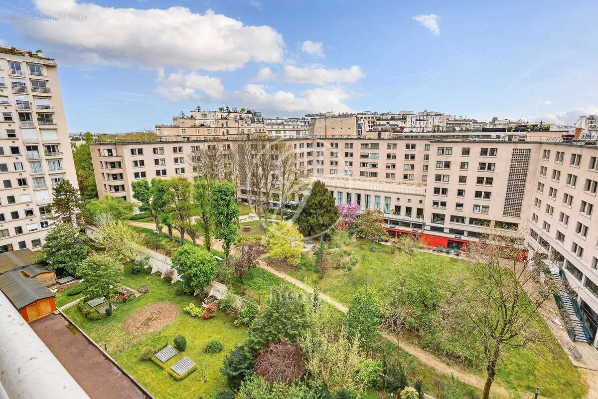 Appartement à PARIS-16E