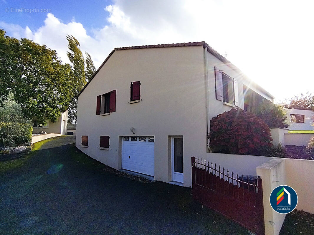 Maison à SAINT-MARTIN-DES-NOYERS
