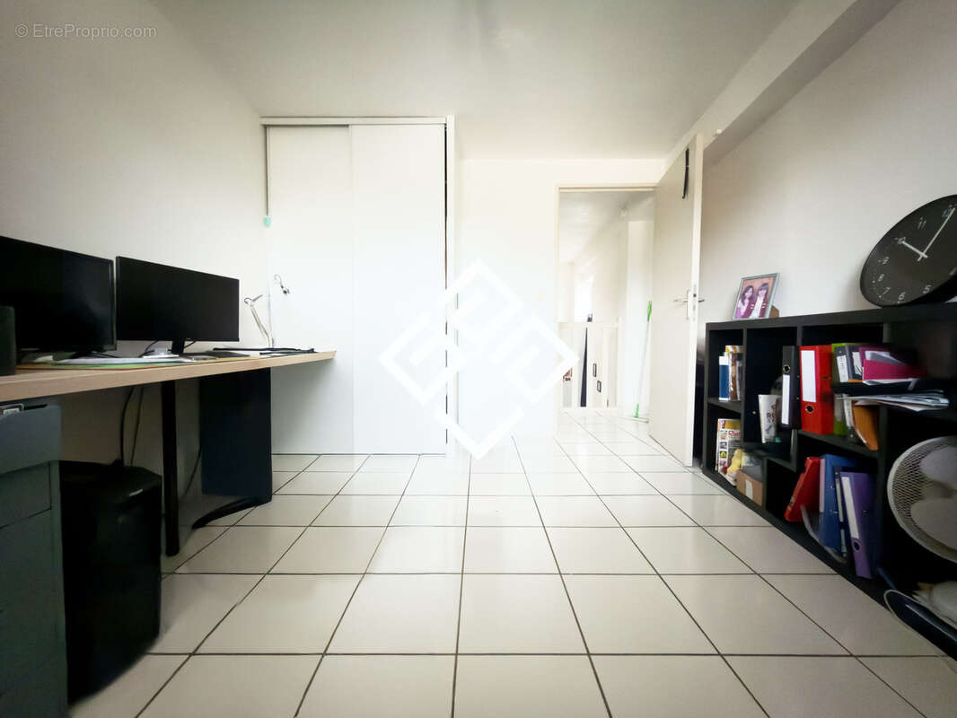 Appartement à LEZIGNAN-CORBIERES