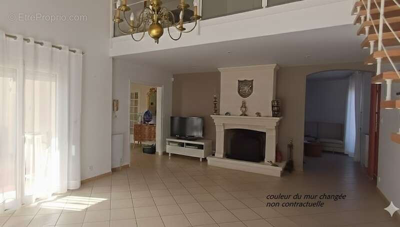 Grande maison à vendre 5 pièces FOUQUEBRUNE (16) + dépendances sur terrain d'env 6800 m2 - photo 7