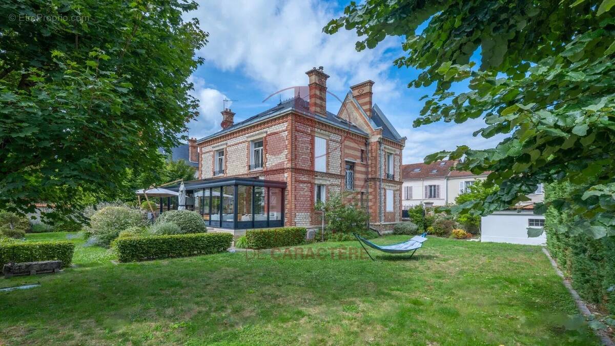 Maison à FONTAINEBLEAU