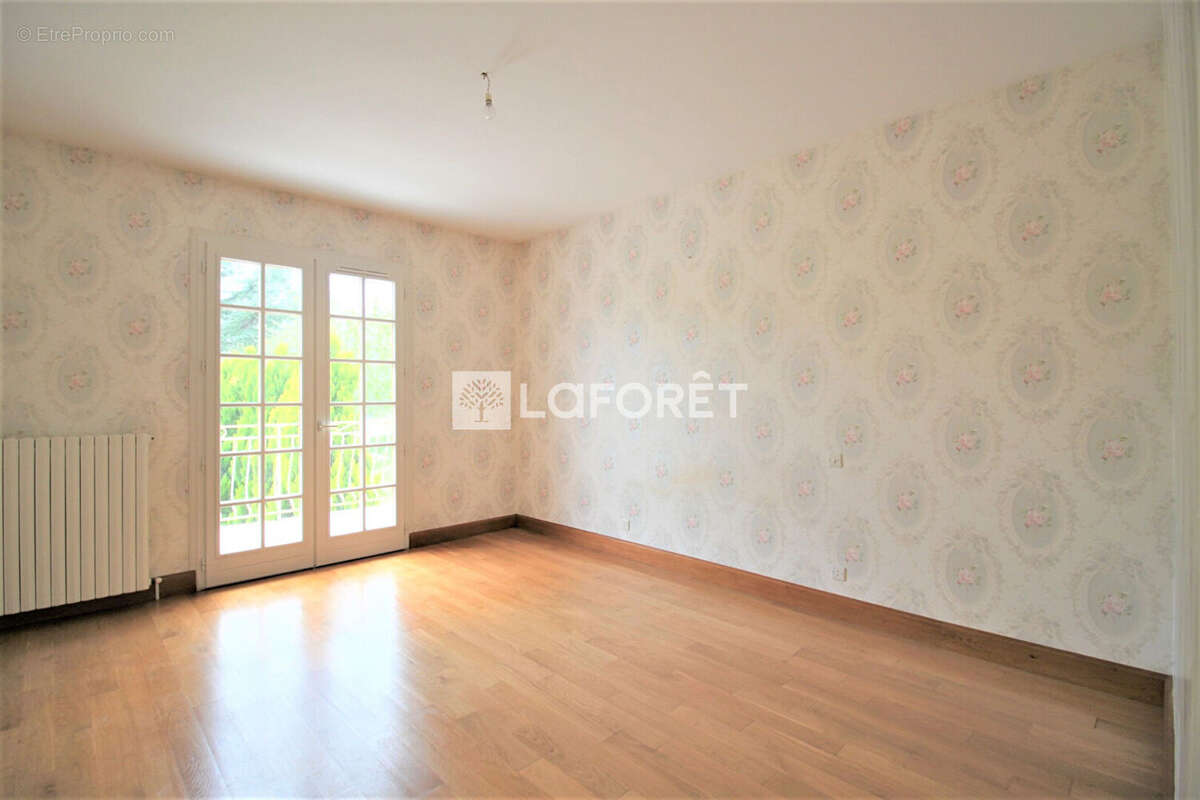 Maison à CONDAT-SUR-TRINCOU