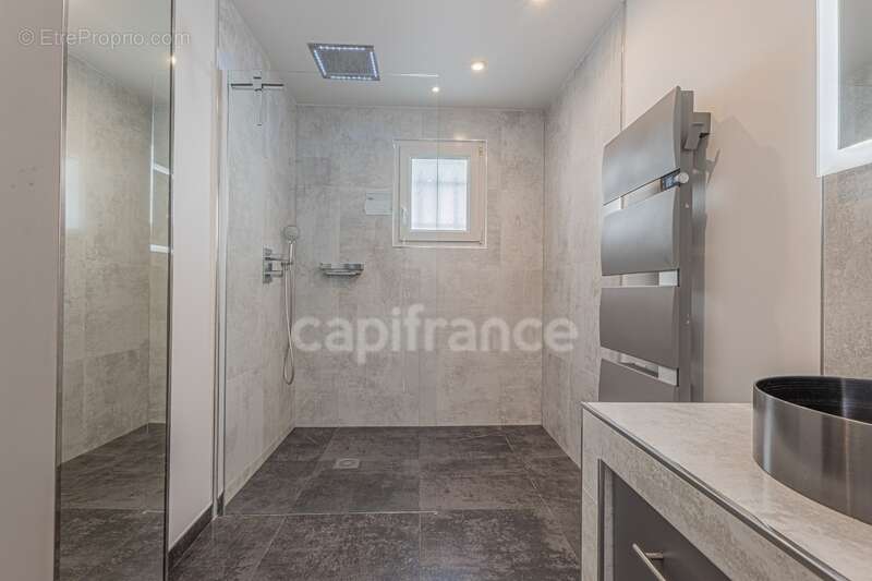 Maison à SAINT-LAURENT-DU-VAR