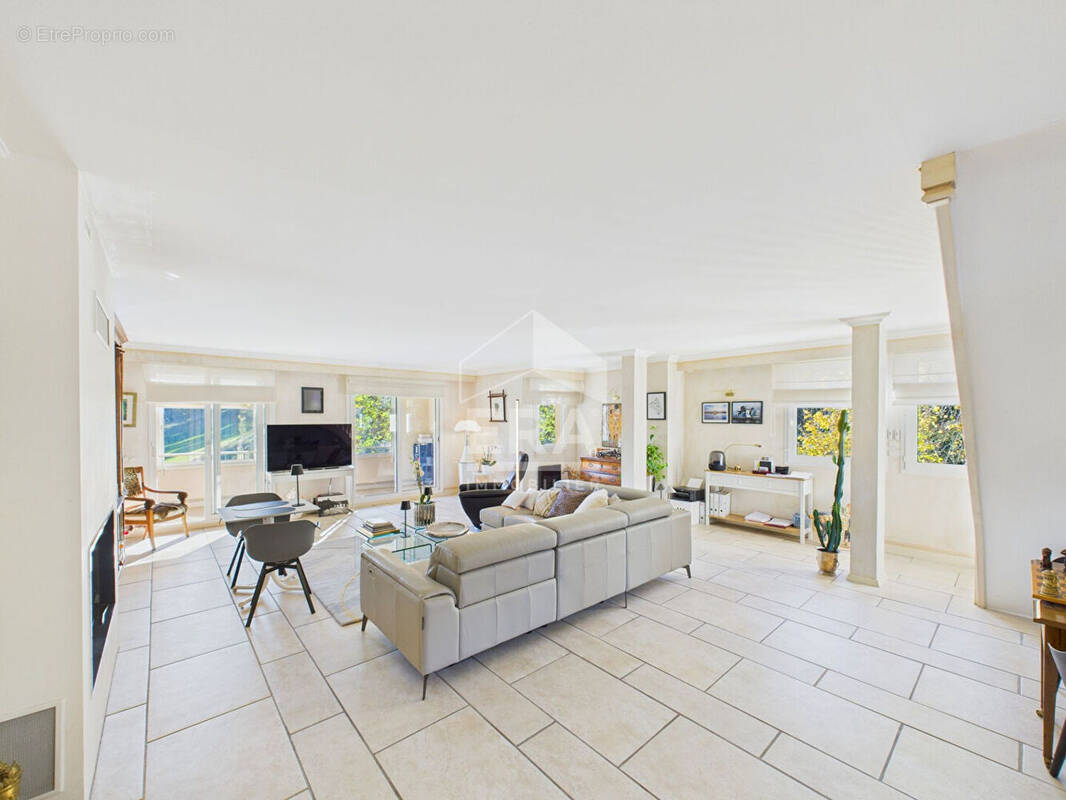 Appartement à ONET-LE-CHATEAU