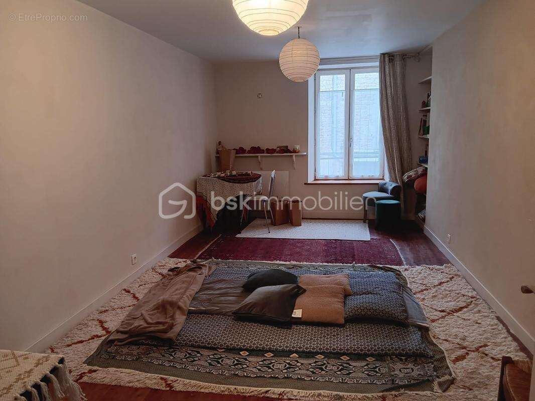 Commerce à SAUZE-VAUSSAIS