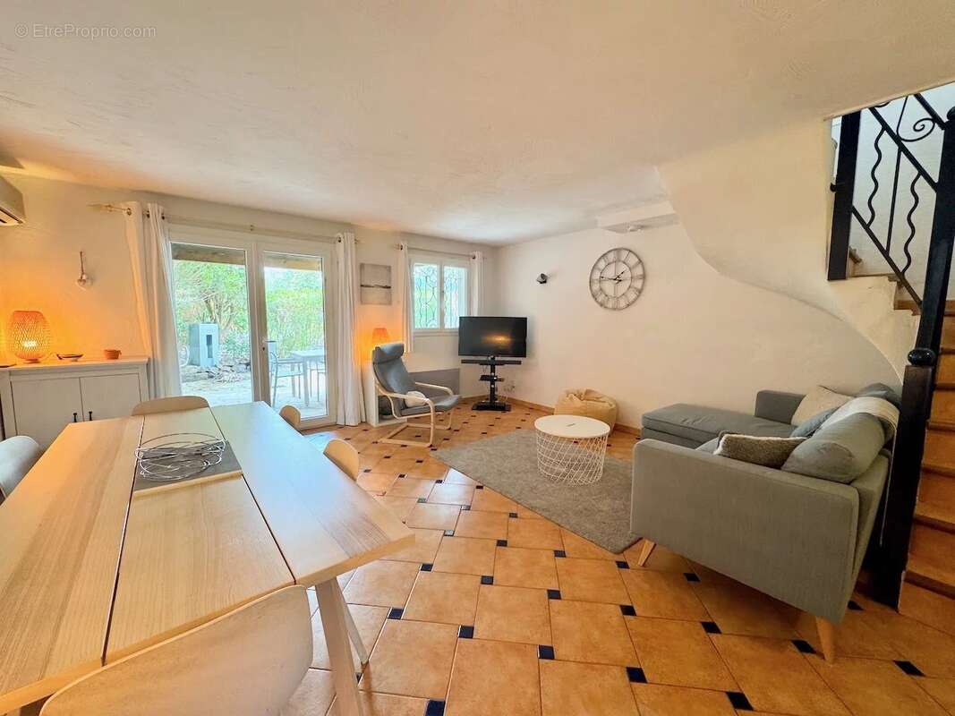 Maison à ROQUEBRUNE-SUR-ARGENS