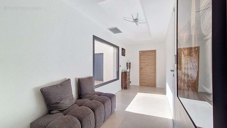 Villa contemporaine de standing   190 m2   hauteurs de nîmes   terrain 3 035 m2   piscine   calme abso - photo 11