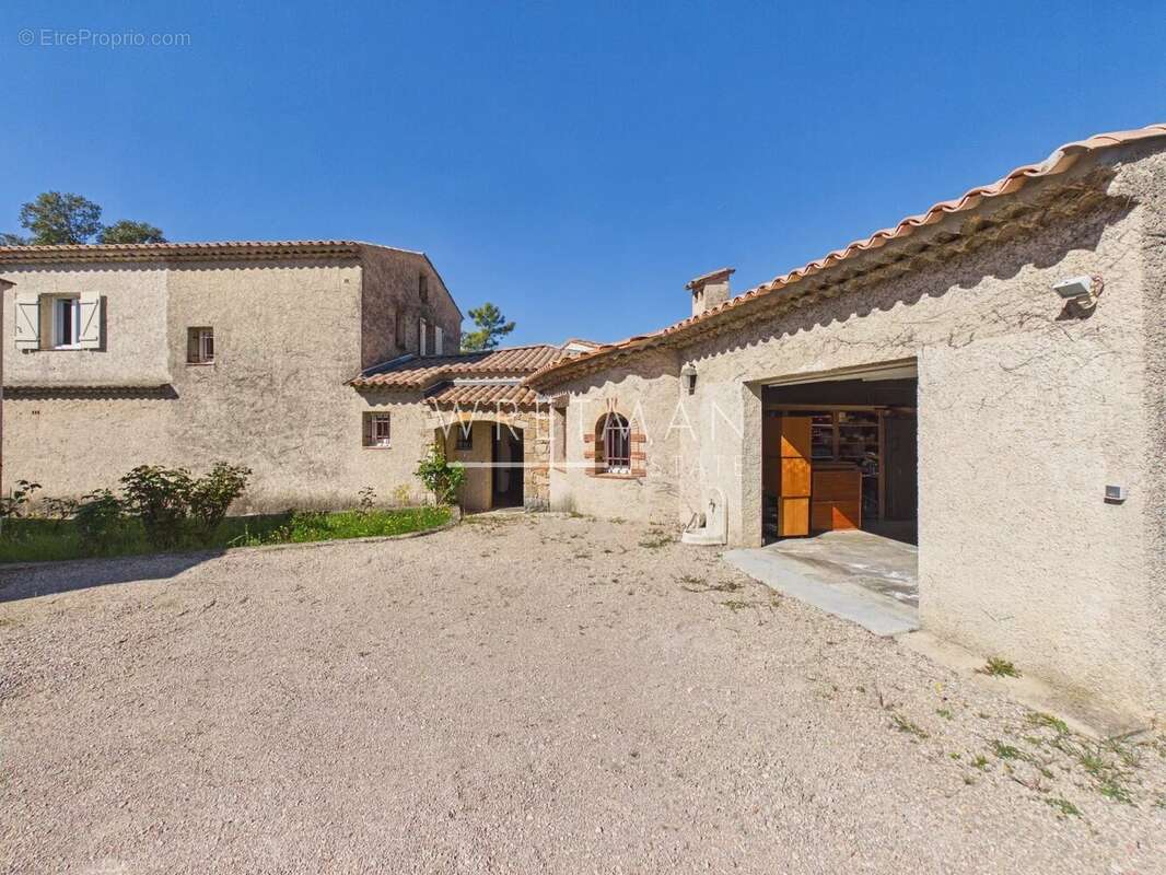 Maison à MONTAUROUX