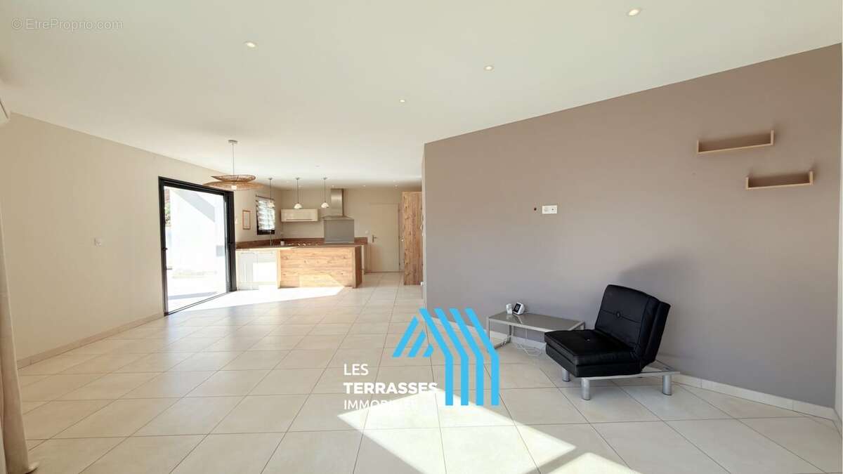 Maison à MONTELIMAR