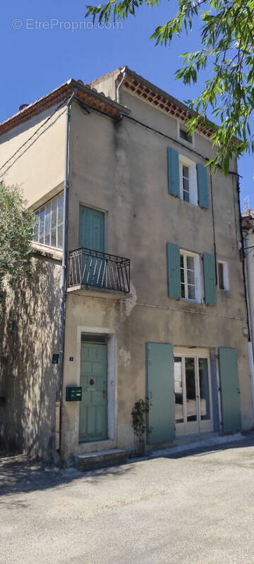 Maison à SAINT-JEAN-DE-MARUEJOLS-ET-AVEJAN