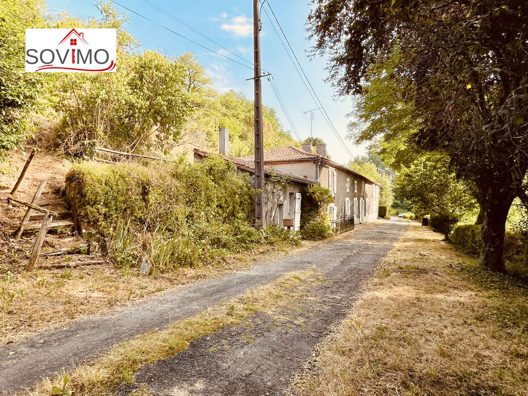 Maison à CONFOLENS