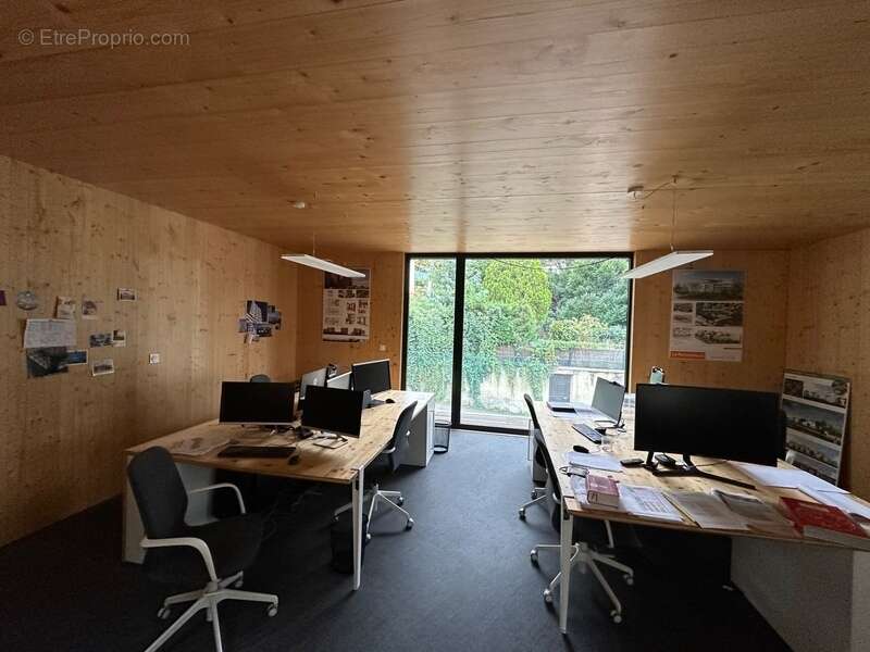 Commerce à TASSIN-LA-DEMI-LUNE