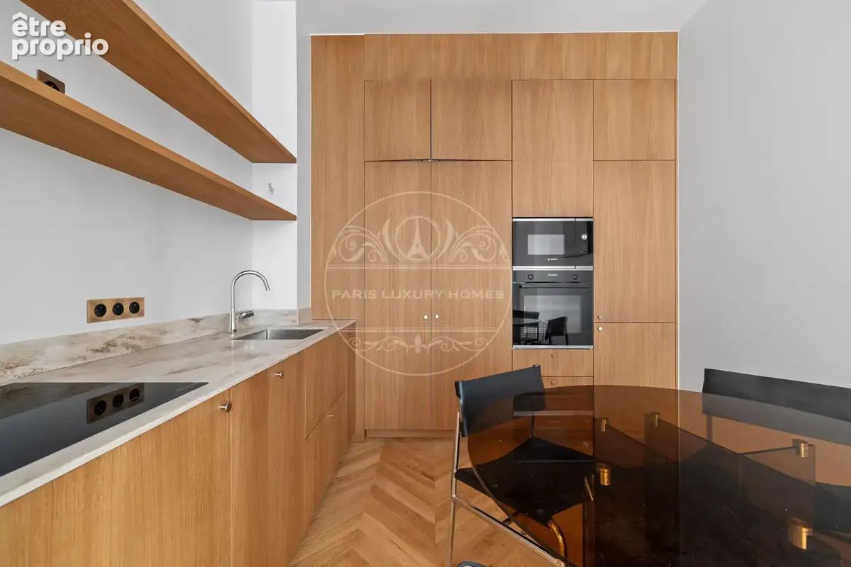 Superbe loft avec verrière à Paris 1er ! - photo 8