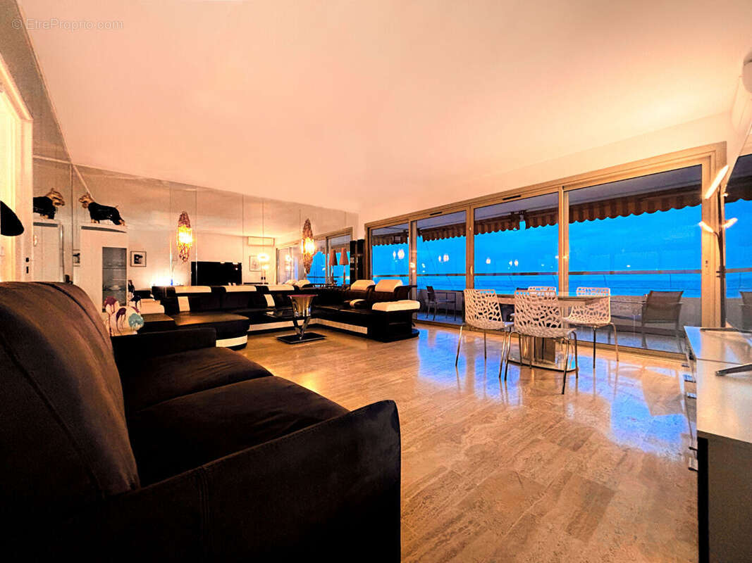 Appartement à VILLENEUVE-LOUBET