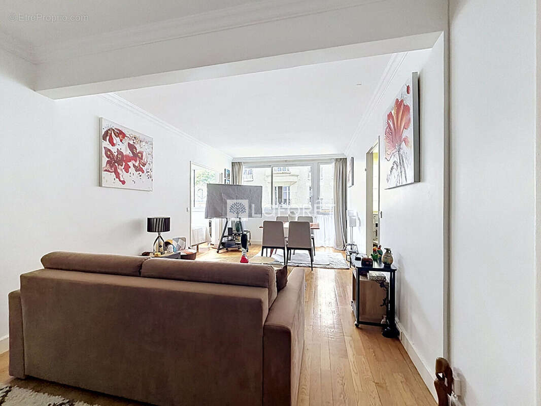 Appartement à PARIS-16E