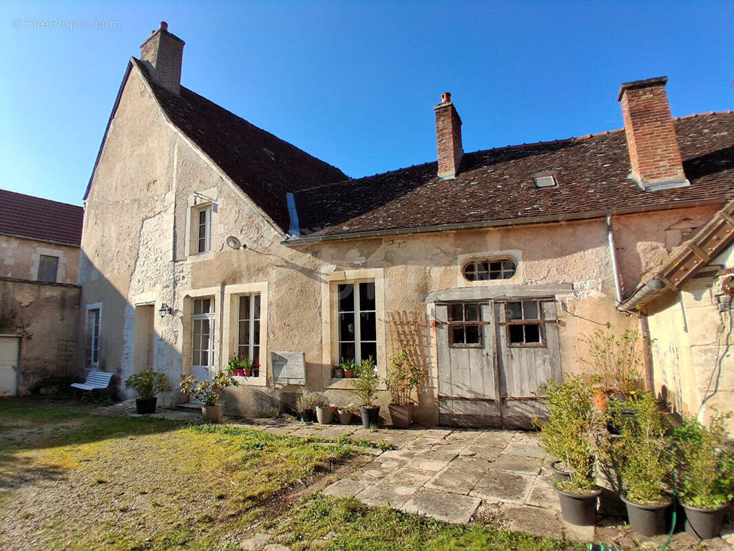 Maison à COULANGES-LA-VINEUSE