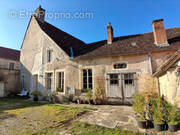 Maison à COULANGES-LA-VINEUSE