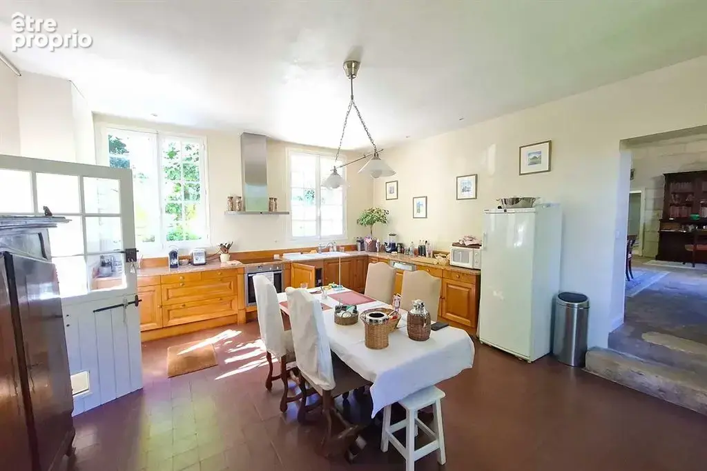 Centre-Val de Loire – Athée-sur-Cher (37270), Indre-et-Loire, près de Tours – Maison de maître de 230 m², 5 chambres, parc de 2, - photo 11