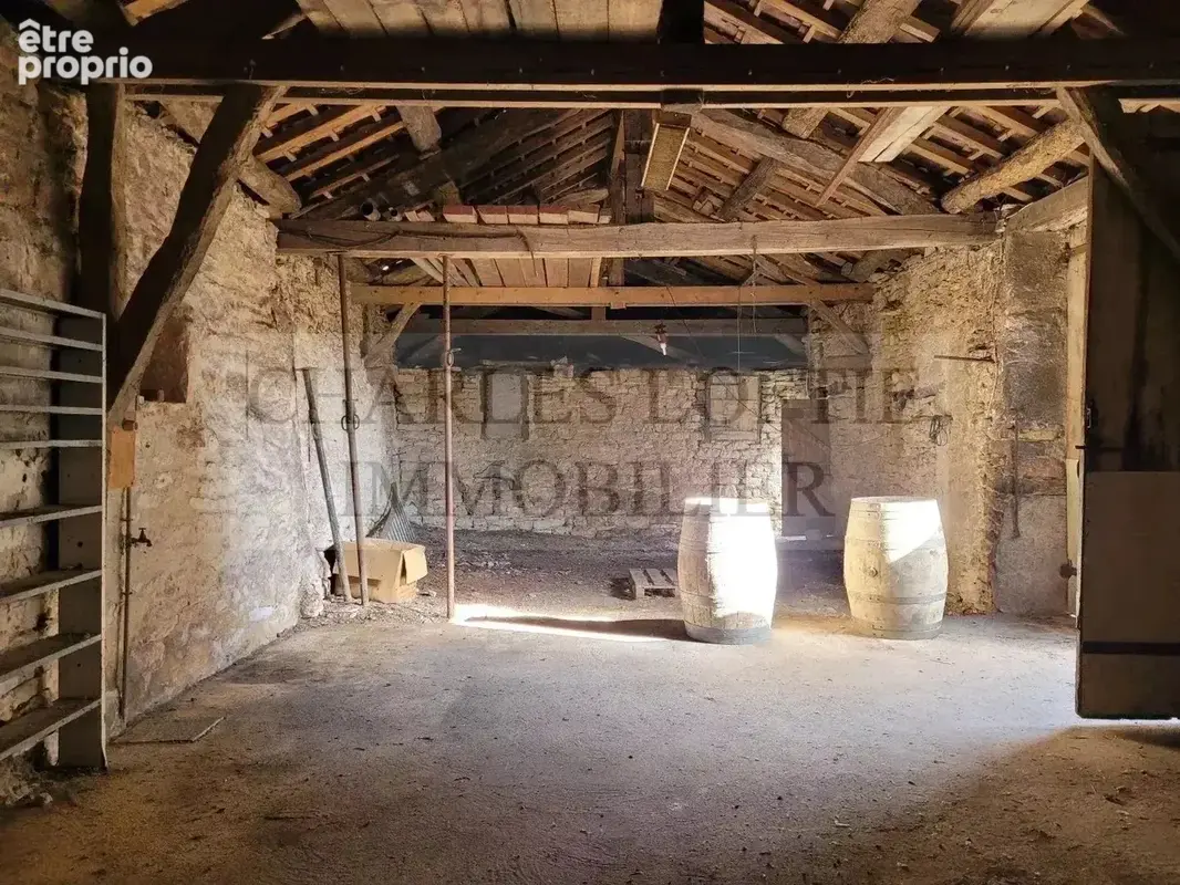Ancien corps de ferme sur un terrain de plus de 3000 m² - photo 15