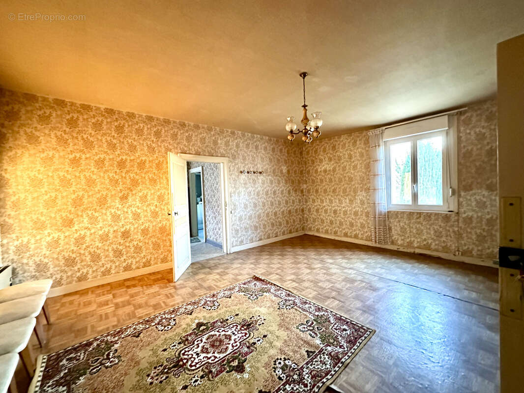 Maison à FAVEROLLES-ET-COEMY