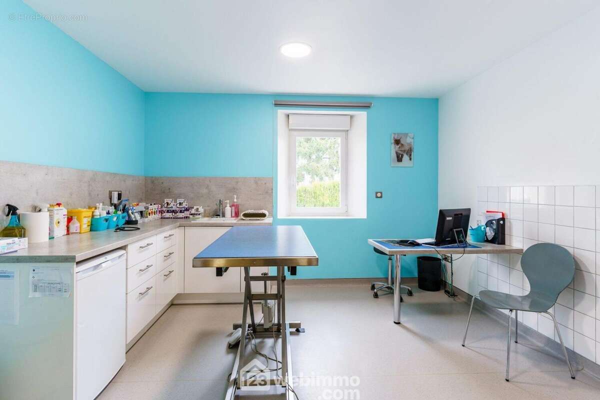 Salle d'examen du cabinet - Appartement à SOUILLY