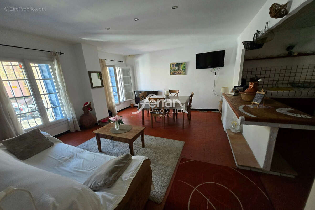 Appartement à SALERNES