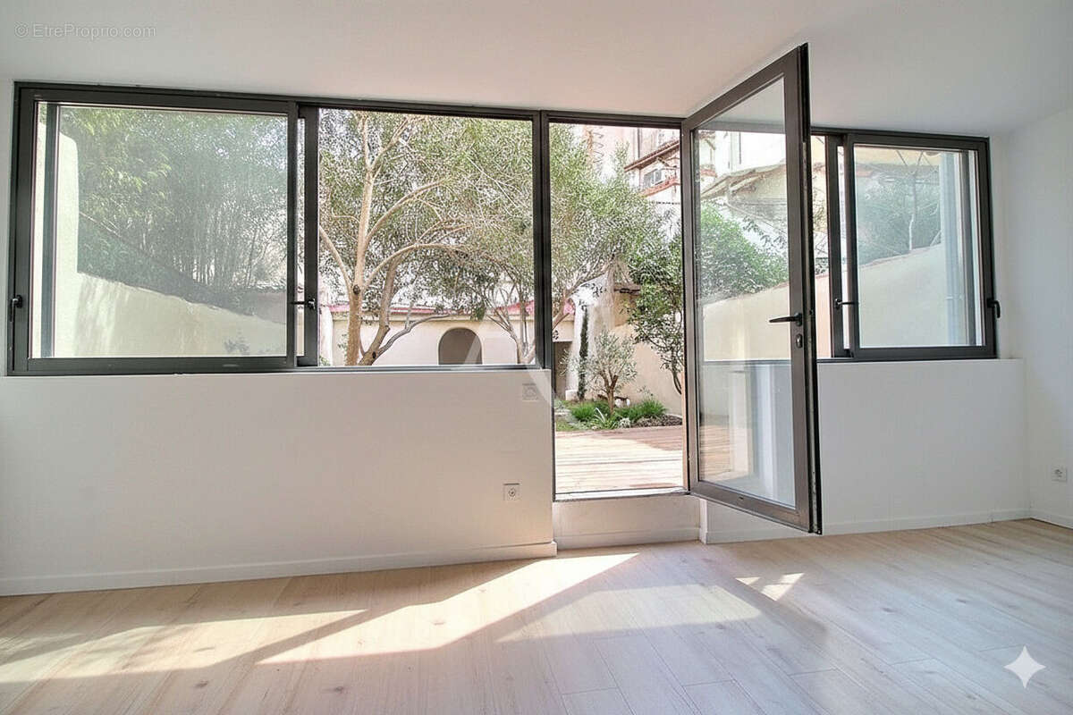 Appartement à MARSEILLE-6E