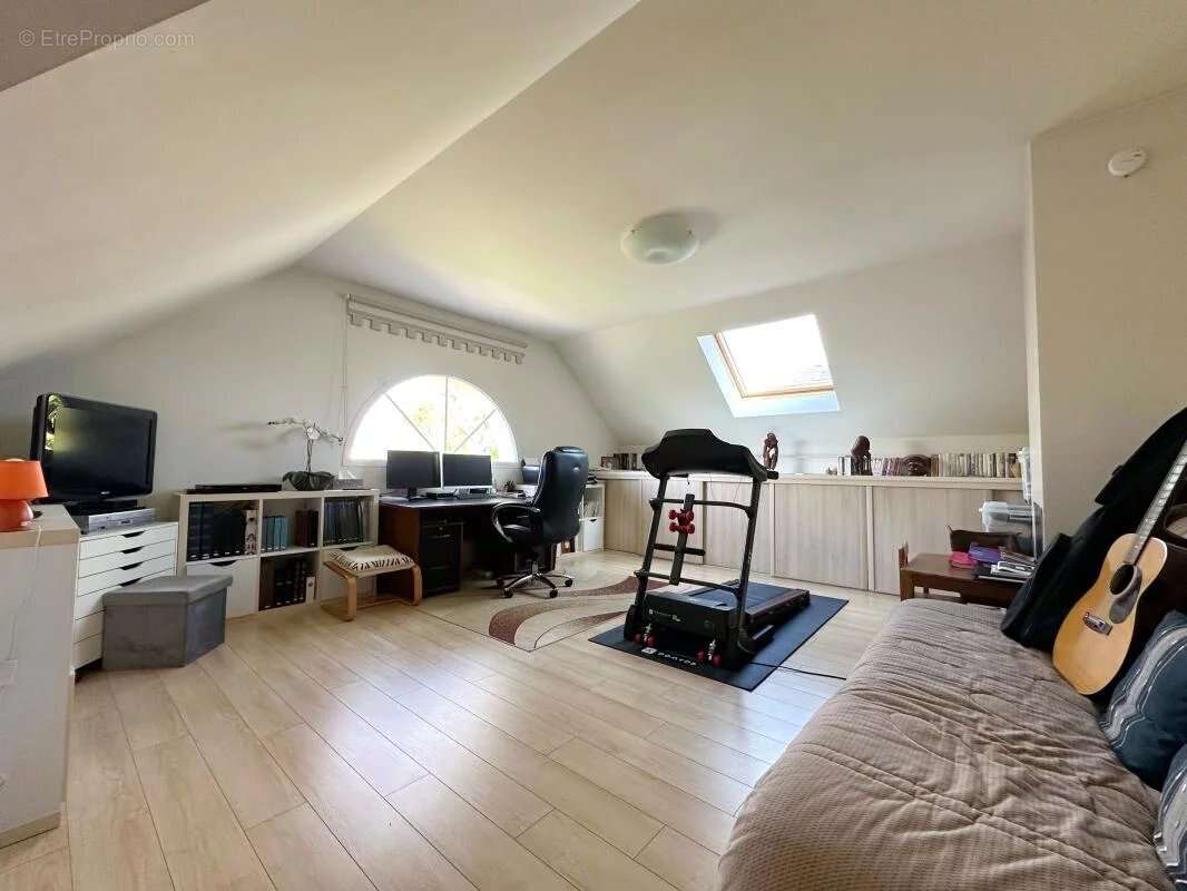 Rare et unique - Domaine de 240m2 (219 m2 carrez) - photo 13