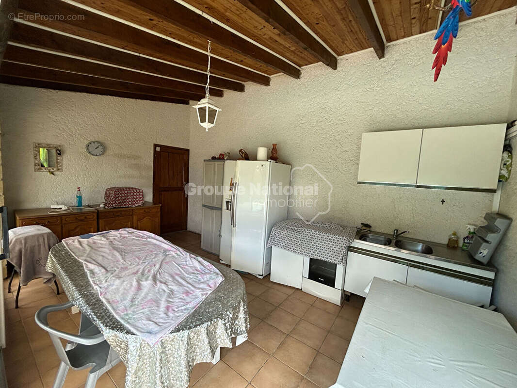 Maison de plain-pied 3 chambres avec piscine, garage, abri voitures sur parcelle constructible de 2826 m² - Loriol du Comtat - photo 14