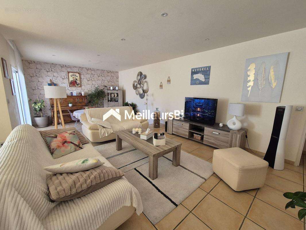 Maison à PEZILLA-LA-RIVIERE