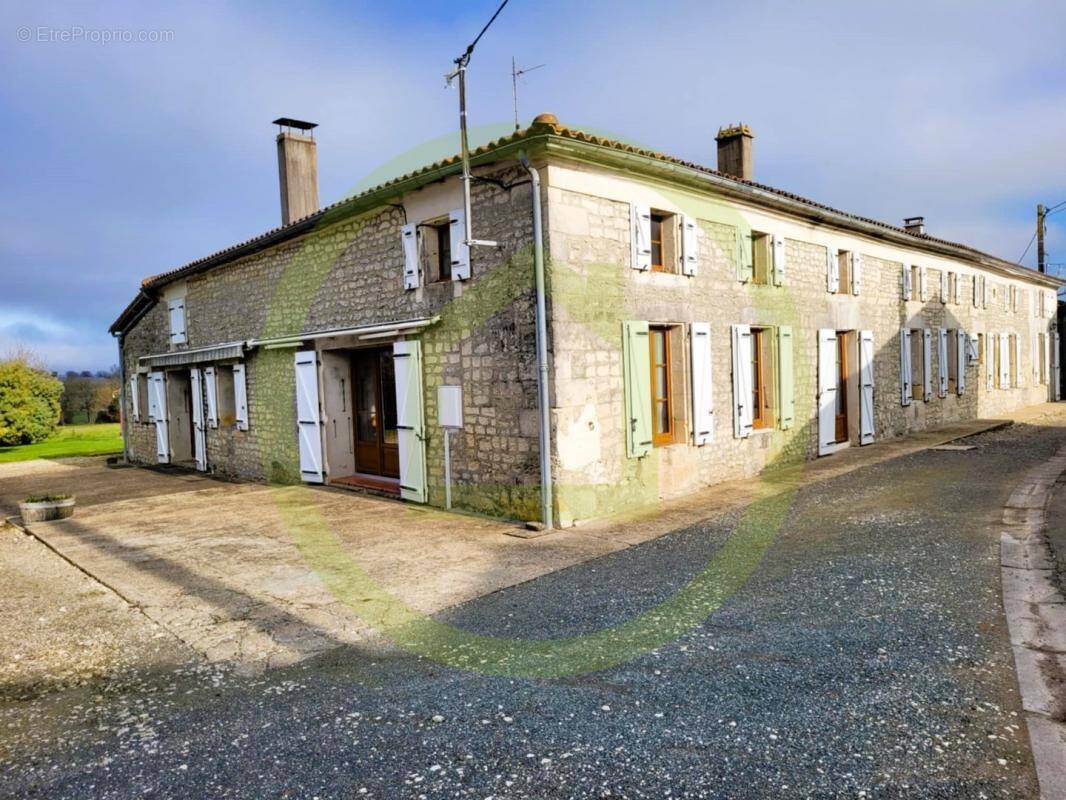 Maison à SAINTE-RAMEE