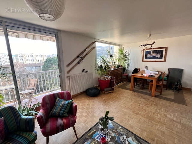 Appartement à FONTAINE