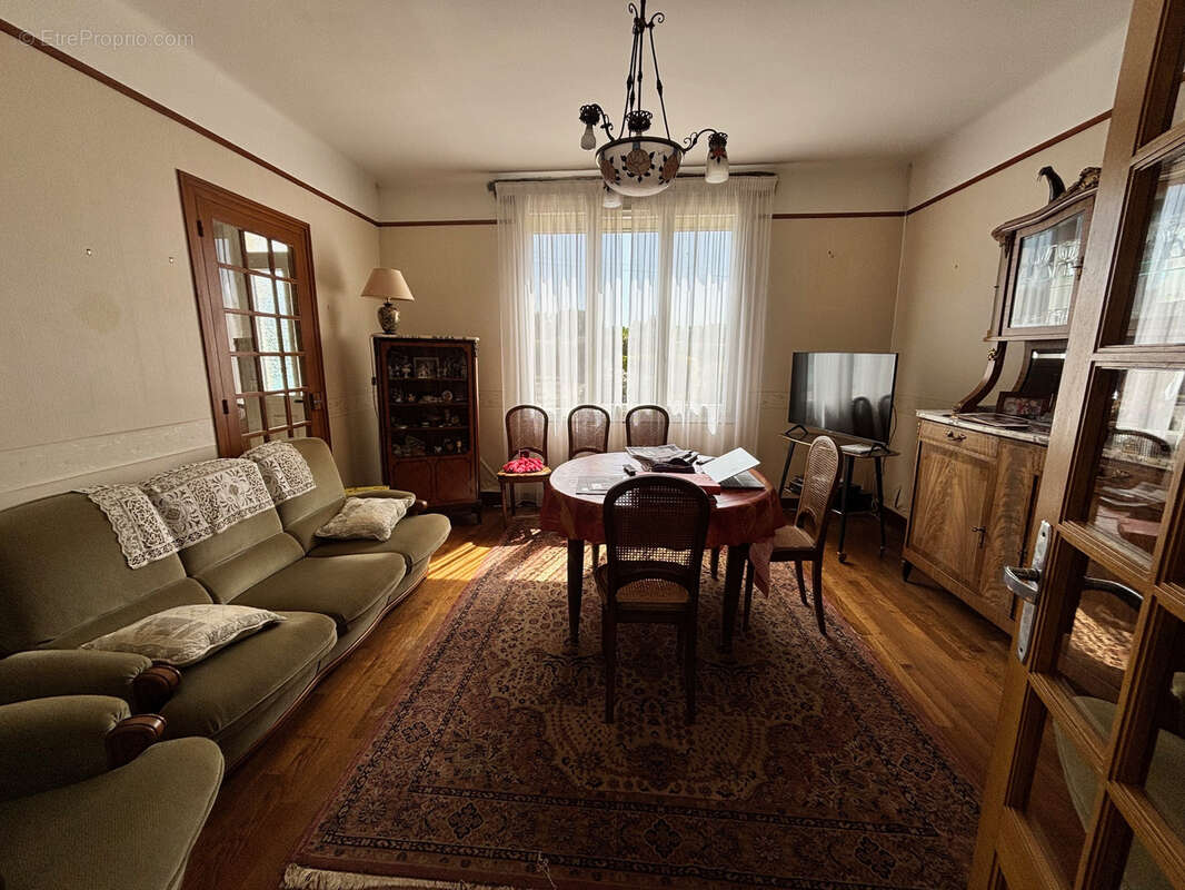 Grande propriété avec deux habitations, piscine et dépendances - photo 6
