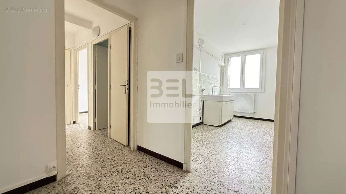 Appartement à BAGNOLS-SUR-CEZE