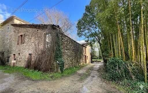 Appartement à LEZAN