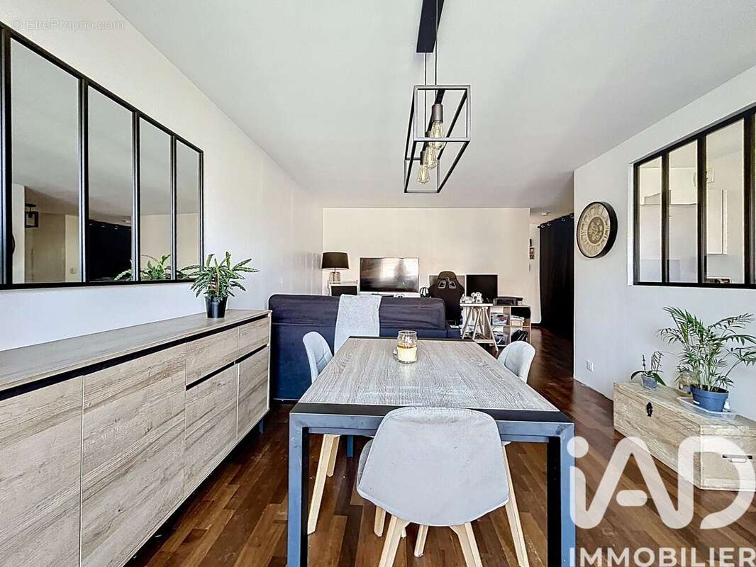 Photo 3 - Appartement à BUSSY-SAINT-GEORGES