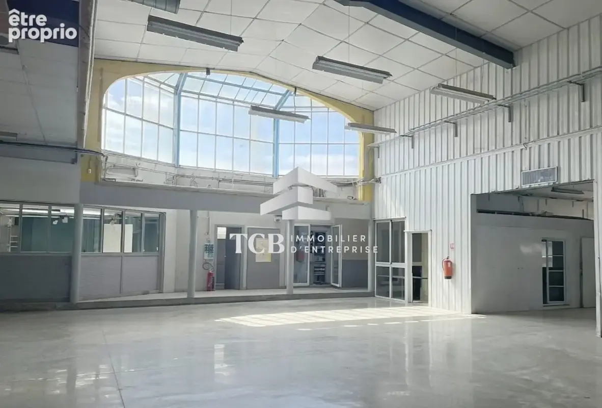 Commerce 1 850 m² à vendre à Orvault (44700) - photo 2