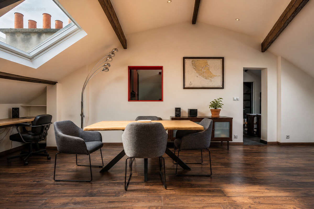 Duplex en dernier étage - charme de l'ancien et rénovation contemporaine - photo 2