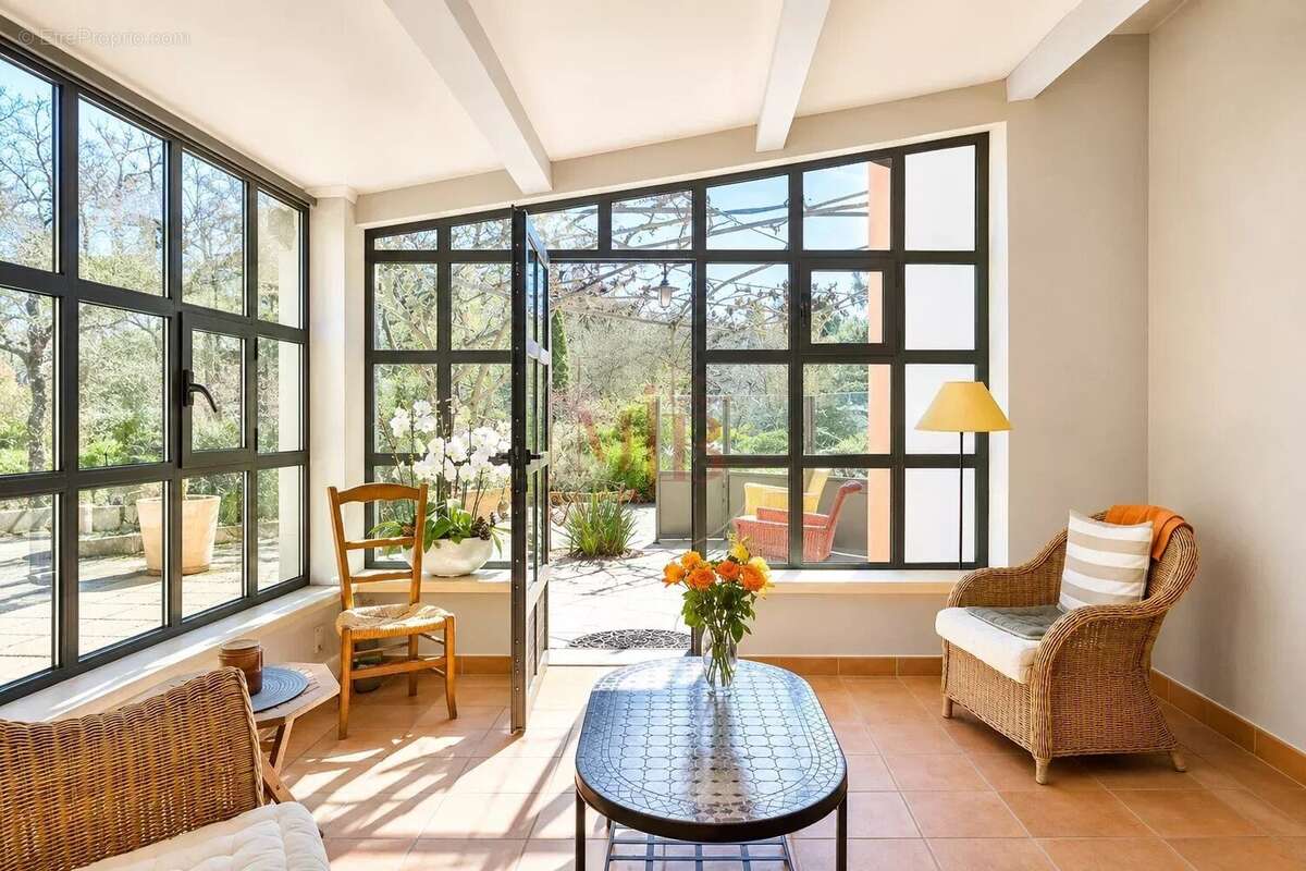 Maison 193 m² à Le Tholonet  - photo 2