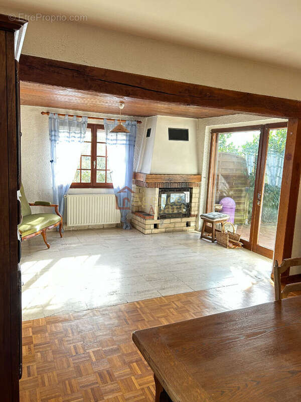 Maison à BELLENGREVILLE