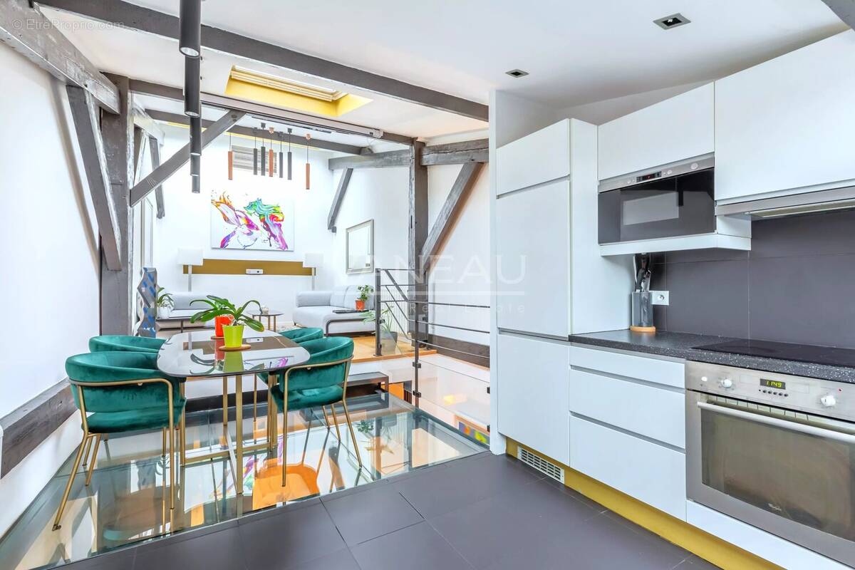 Appartement à PARIS-17E
