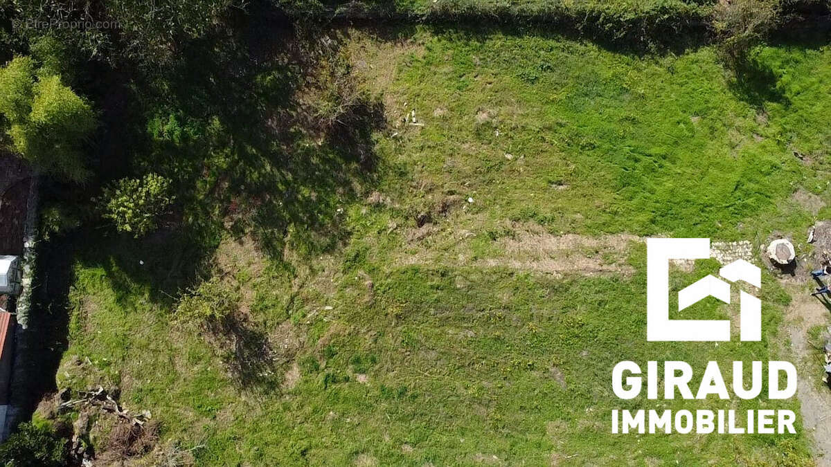 Terrain à FONTENAY-LE-COMTE