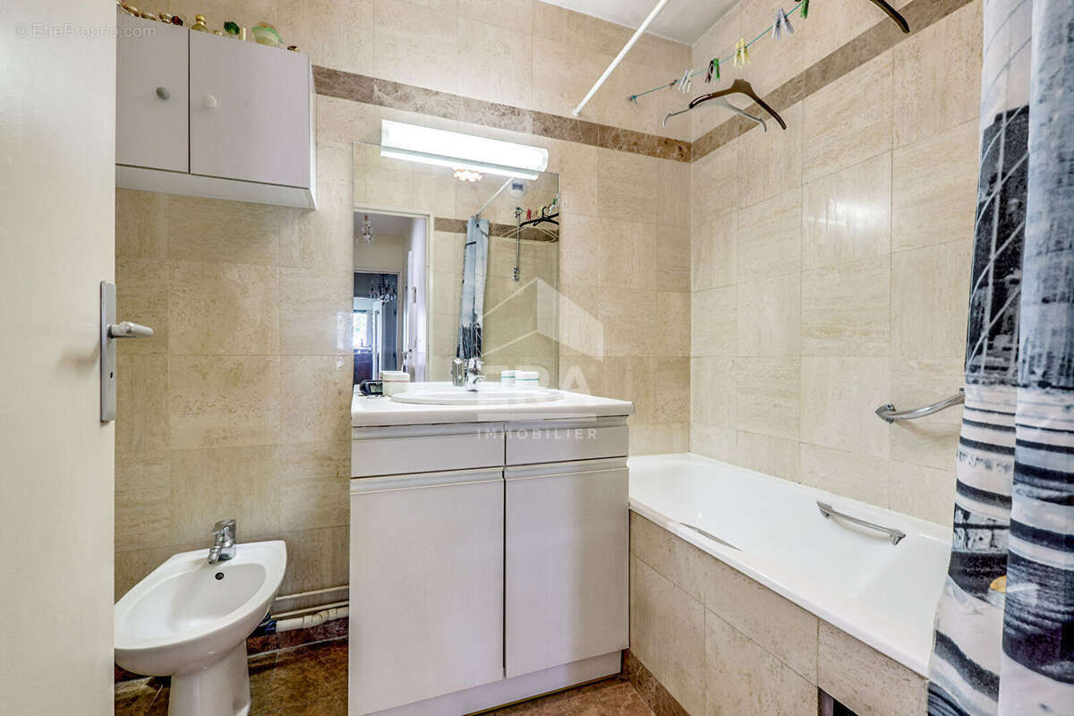 Appartement à PARIS-20E